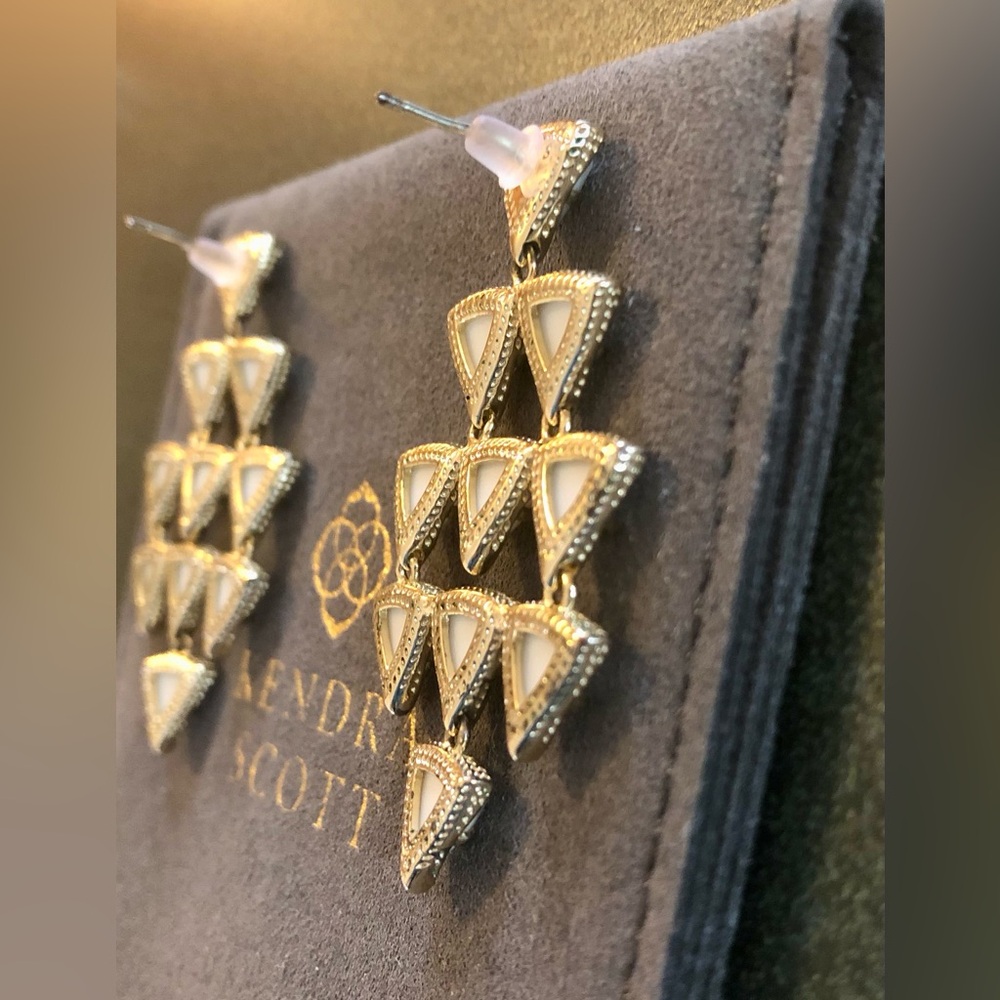 VGUC Kendra Scott Vintage Vale Earrings - Picture 12 of 14